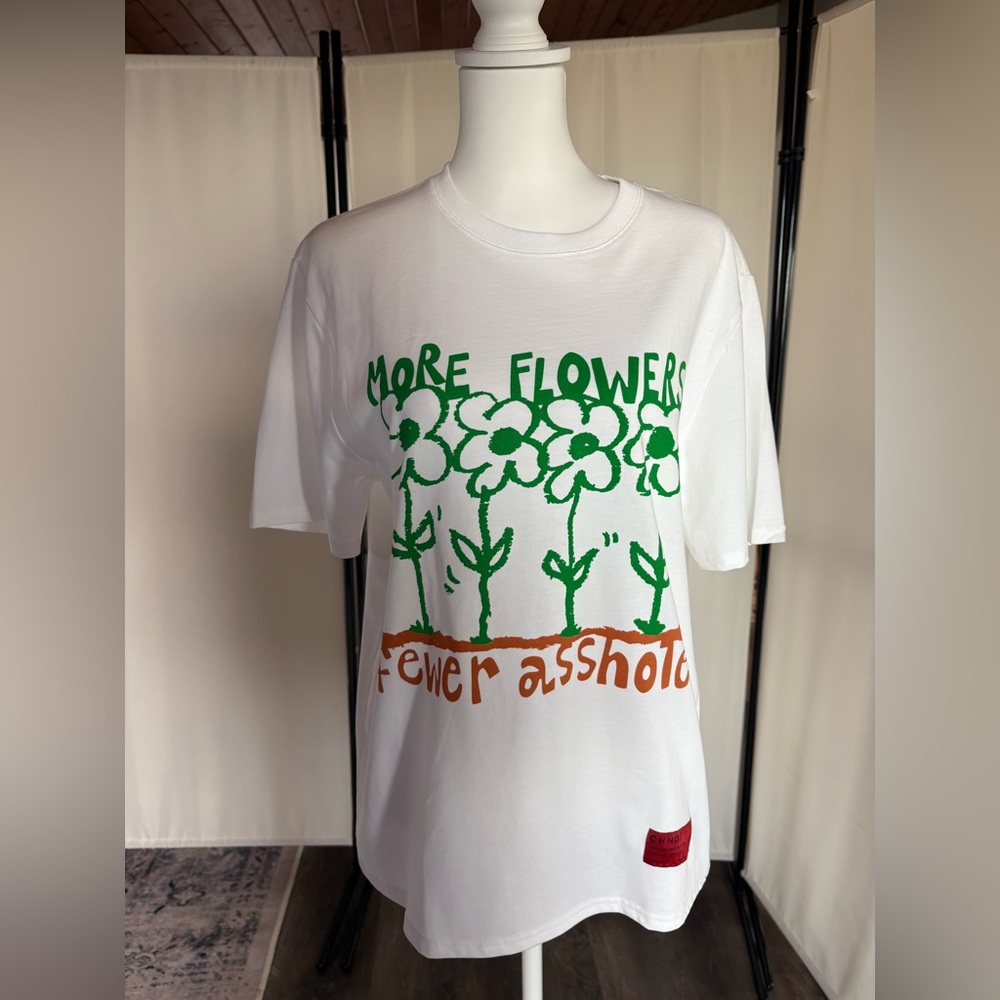 Urban Outfitters | Graphic White T-Shirt with Floral Design - Picture 2 of 6